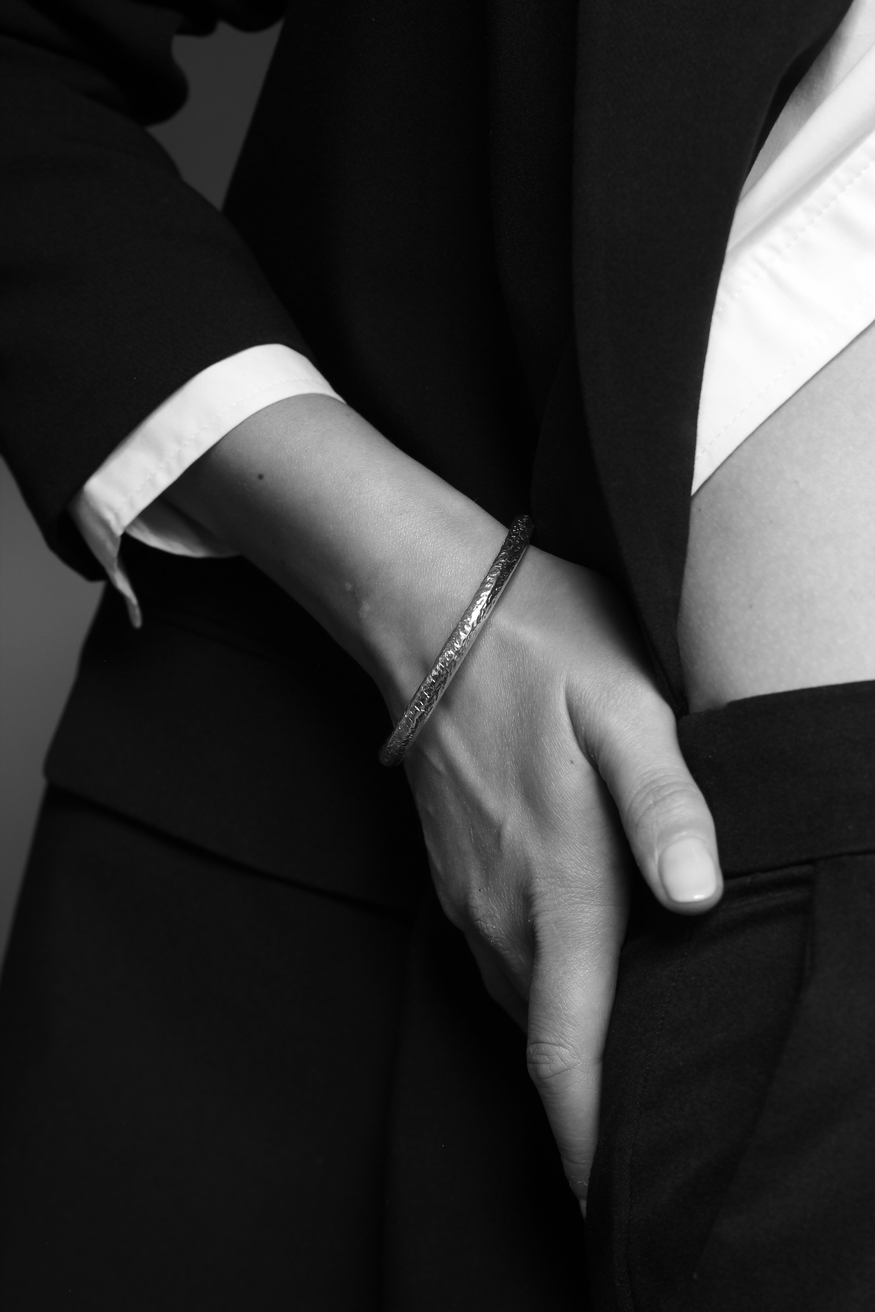 RTW High Polished Textured Silver Bangle