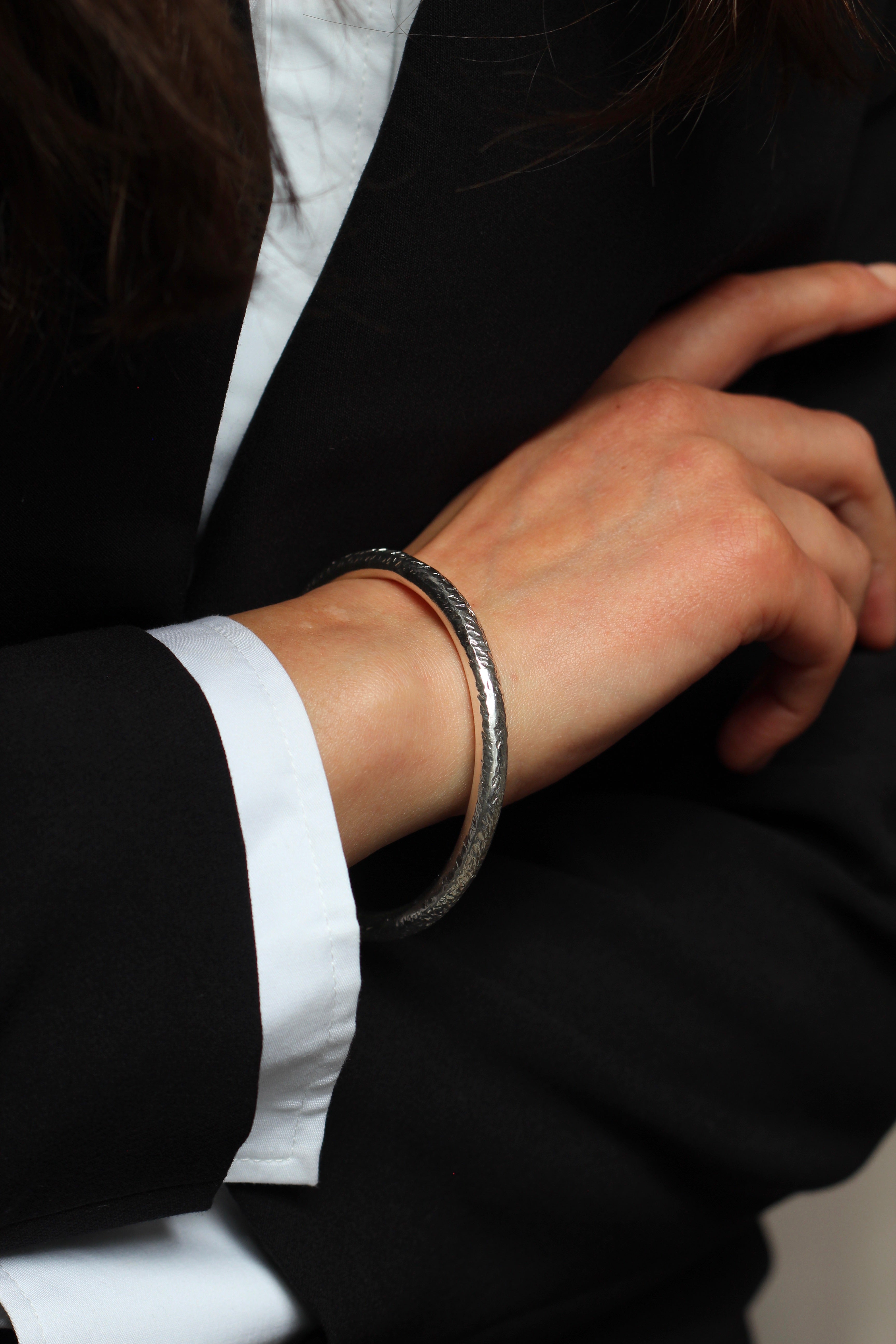 RTW High Polished Textured Silver Bangle