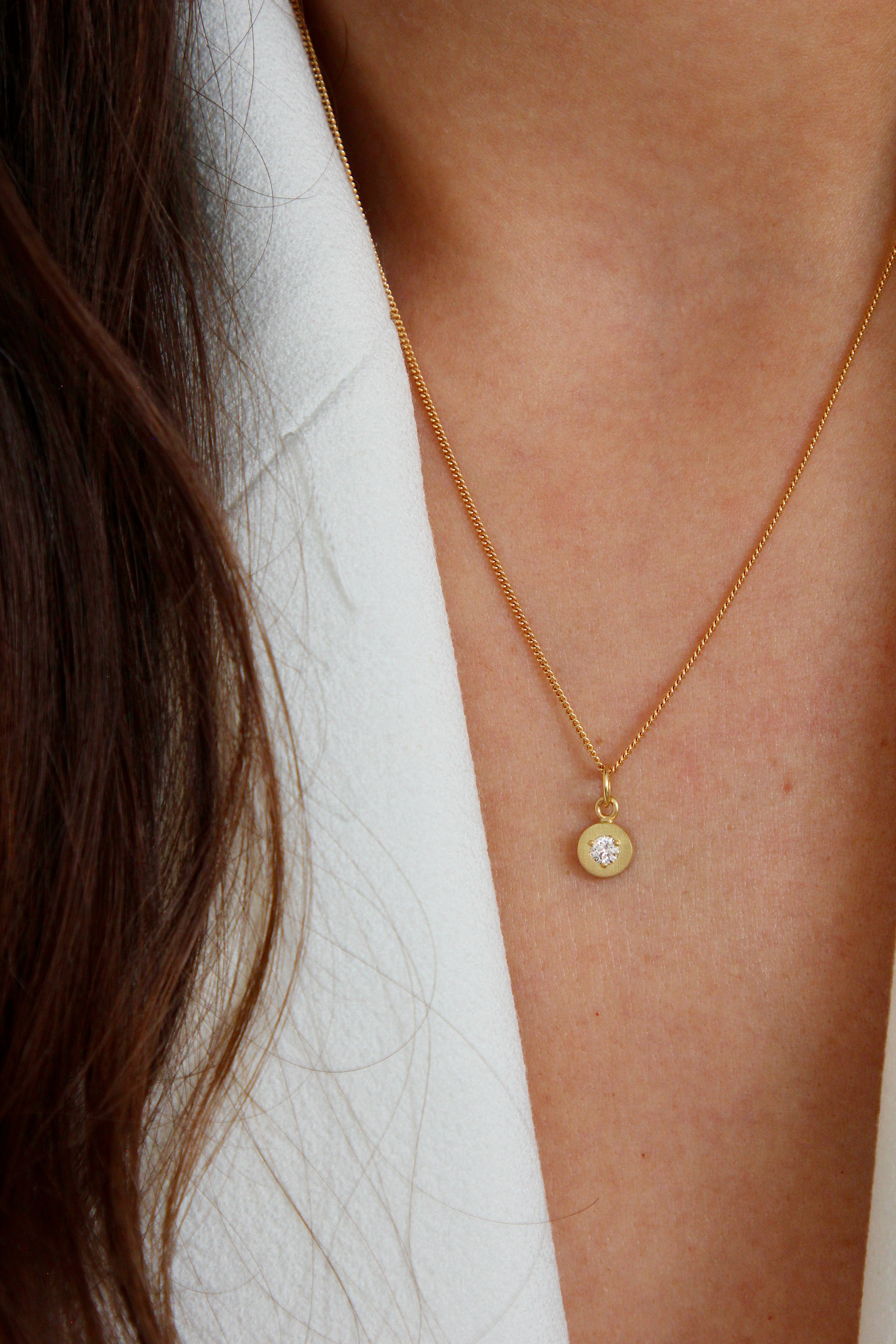 Stella Circle Necklace in 18ct Gold