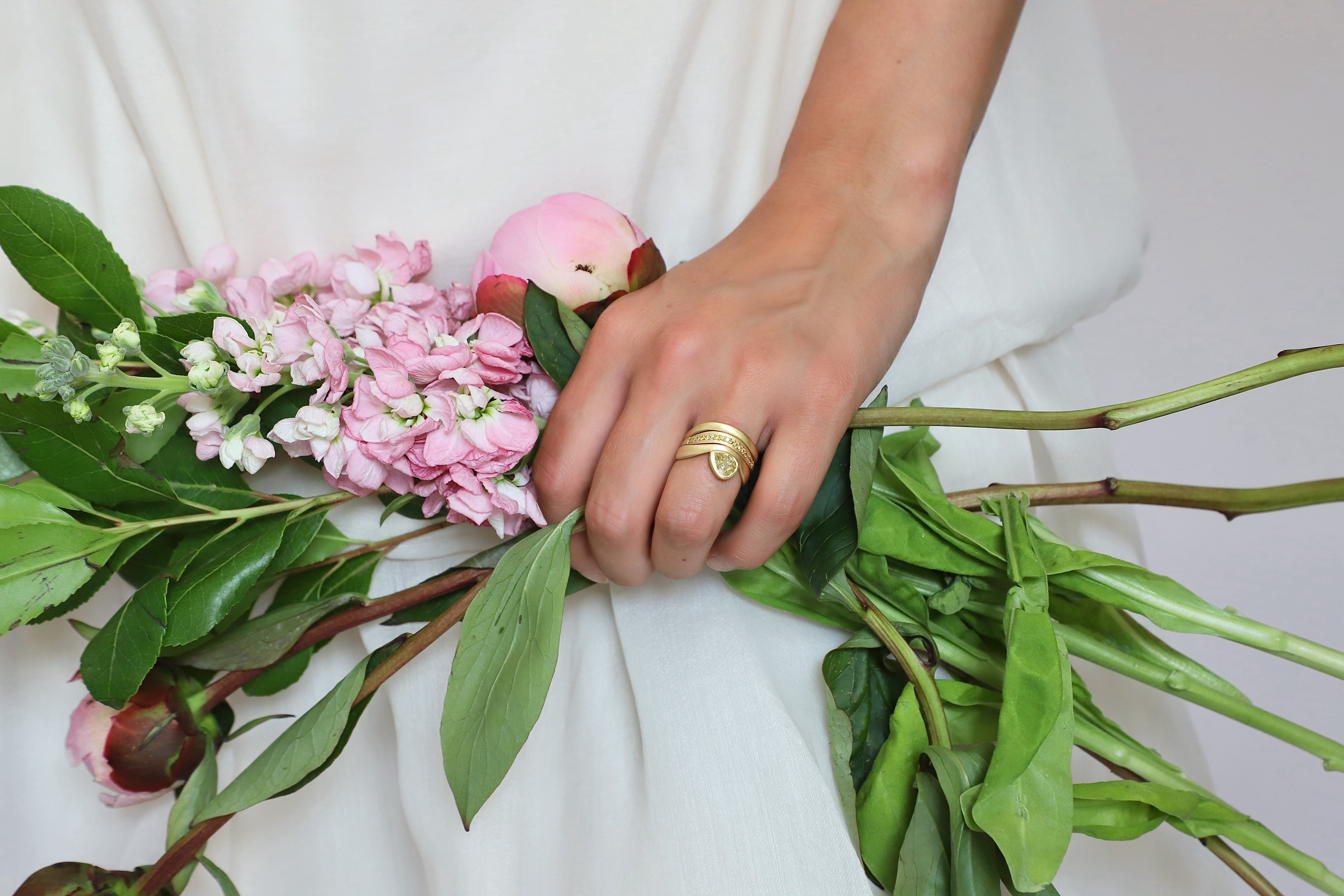 Arch Yellow Gold Enternity Band